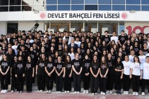 İbrahim Çenet öğrencilerle buluştu, kitap hediye etti