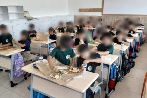 Minik Masal Sözünü Tuttu, Sınıfa Lahmacun İkram Etti