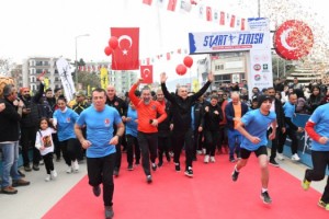 En Uzun Gecenin Gündüzünde Osmaniye Koştu: Yarı Maraton Coşkusu