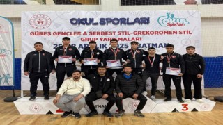 Osmaniyeli Güreşçiler Batman’da Grup Şampiyonu Oldu