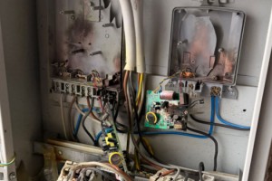 Toprakkale’de Yıldırım Dehşeti: Tepe Mahallesi’nde Elektronik Cihazlar Yandı