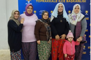 Toprakkale’de Şalvarlı Destek: Zeynep Akgün’e Güçlü Mesaj