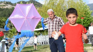Osmaniye’de Anneler Günü Uçurtma Şenliği Büyük İlgi Gördü