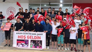 Şampiyon Sporcu Osmaniye’de Gururla Karşılandı
