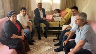 Osmaniye'de Evde Eğitim Gören Hira Sultan Karnesini Teslim Aldı
