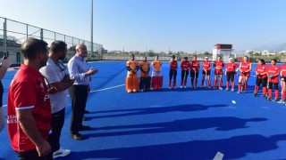 Kadınlar A Milli Hokey Takımı'na Osmaniye'de Moral Ziyareti