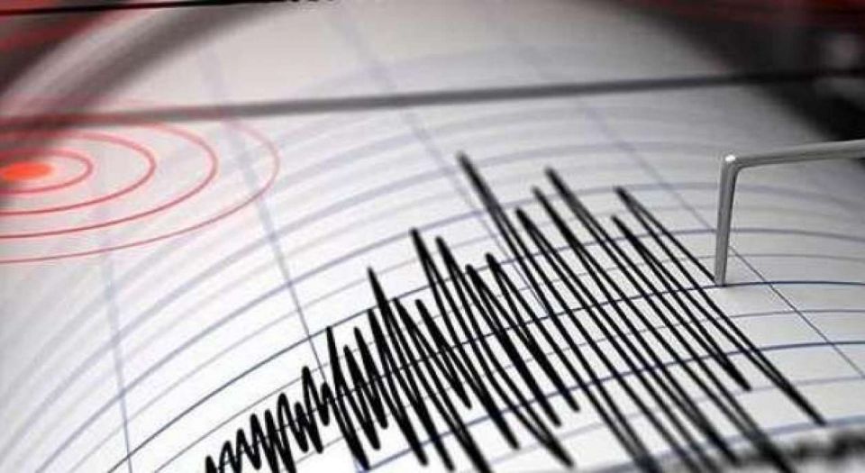 İzmir'de korkutan depremler