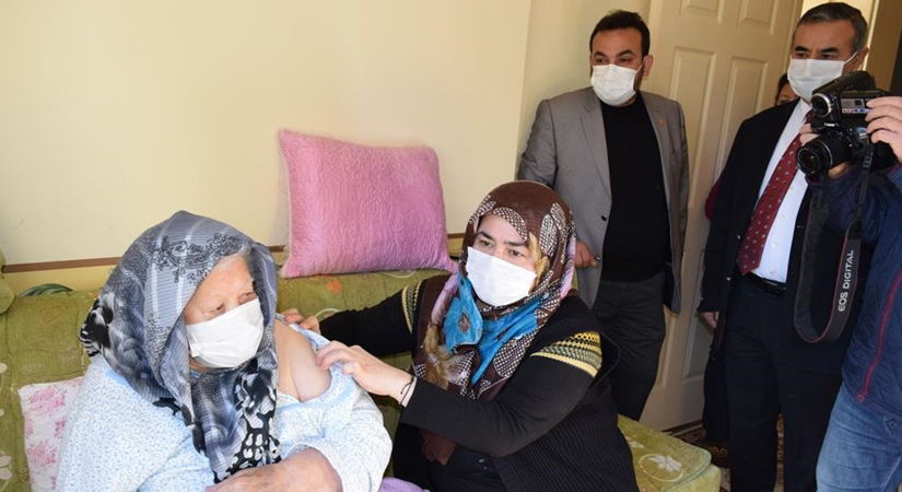 Osmaniye’de 85 Yaş üzeri aşılamaya başlandı