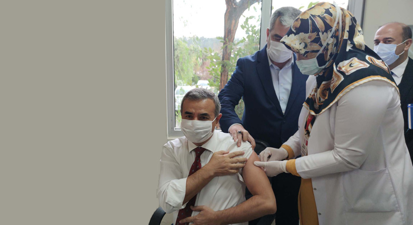 Osmaniye'de ilk korona virüs aşısı yapıldı