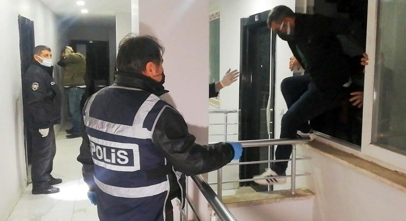 Polisi görünce saklanmaya çalışanlara 185 bin lira ceza!