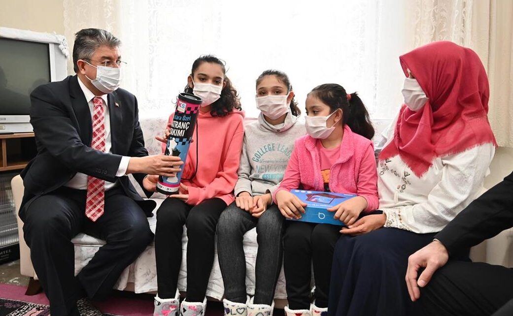 Vali Yılmaz'dan Muhtaç Ailelere Ziyaret