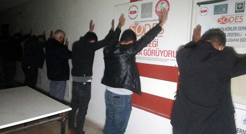 Osmaniye'de Kumarhaneye çevrilen ofise baskın