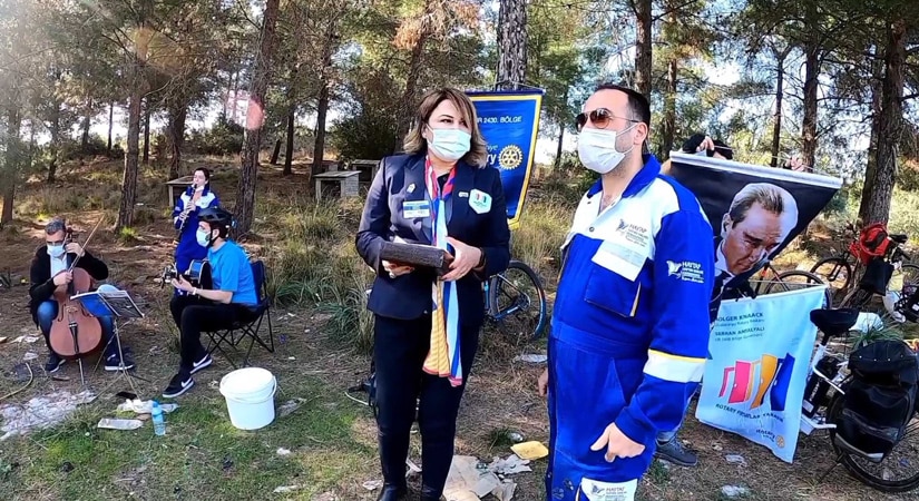 Çöp döküm sahasında ki sokak hayvanlarını besleyenlere ödül