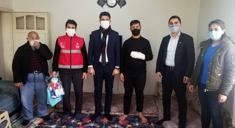 İş kazasında parmaklarını kaybeden Suriyeli gence ziyaret