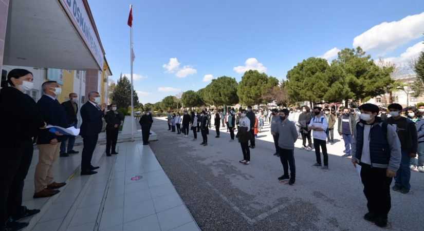 Ortaöğretim'de yüz yüze sınavlar devam ediyor