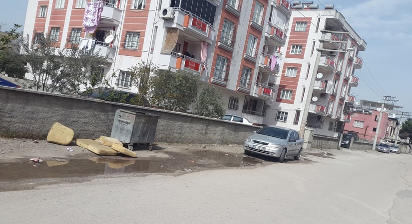 Şehit adı verilen sokakta lağım suyu akıyor!