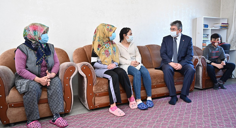 Vali Yılmaz, vatandaşlara ev ziyaretlerini sürdürüyor
