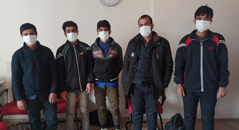 Afganistanlı göçmenler polise yakalandı