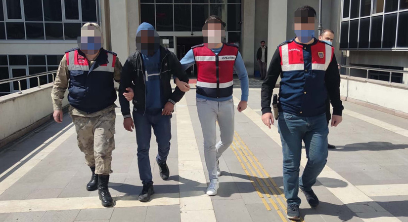 Çaldıkları bakır kabloları satmak isterken yakalandılar