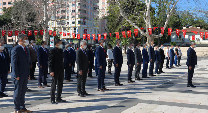 Osmaniye’de 23 Nisan çelenk sunma töreni gerçekleşti