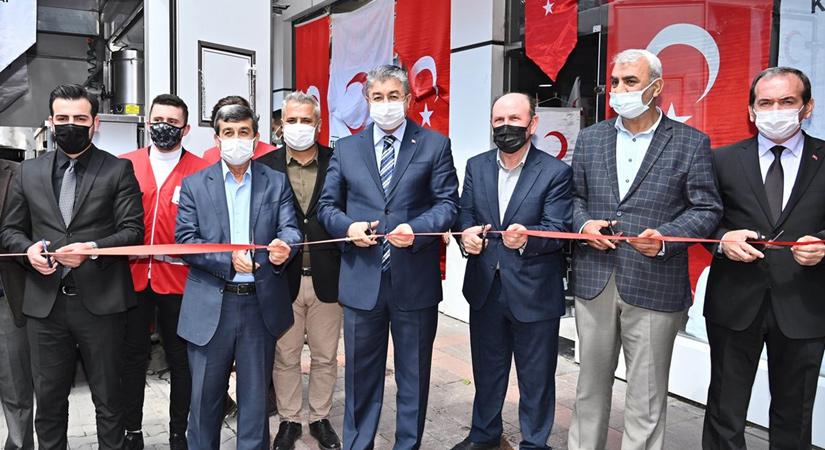 Osmaniye'de Türk Kızılay butiği açıldı
