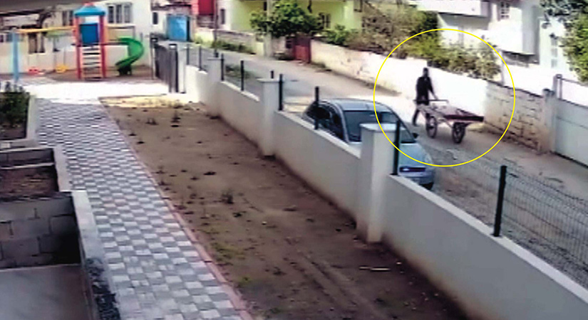 Seyyar tabla hırsızlığı güvenlik kamerasına yansıdı