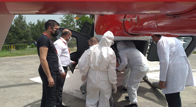Ambulans helikopter koronavirüs hastası için havalandı