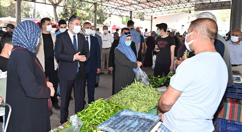 Salgın denetimleri Pazar yerinde devam etti