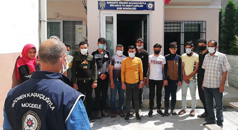 Otobüs dolusu kaçak göçmenler, Osmaniye’de takıldı