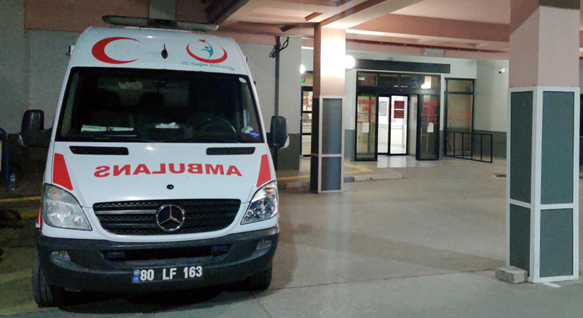 Tüfekle oynayan çocuk arkadaşını vurdu
