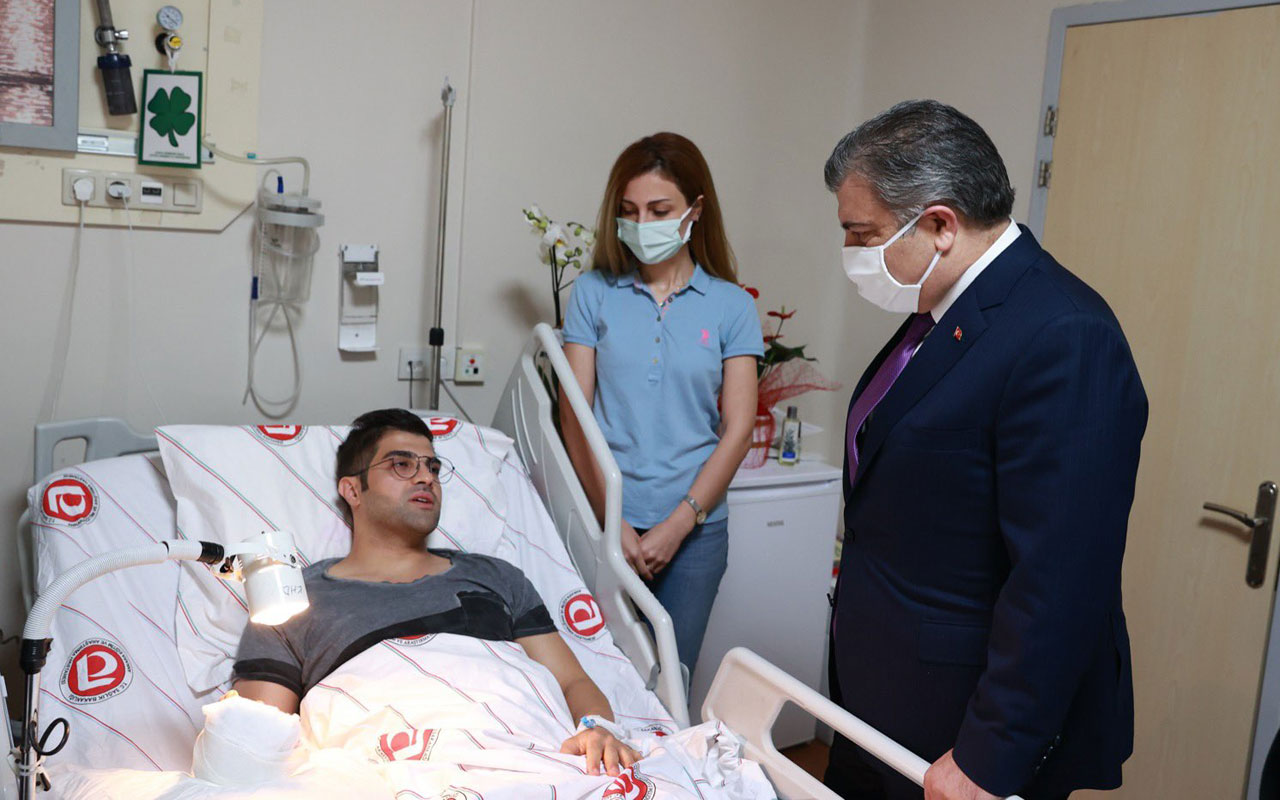 Bakan Koca’dan, bıçaklı saldırıya uğrayan doktora ziyaret