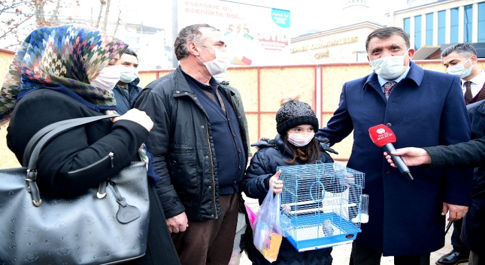Küçük Kardelen'e Başkan'dan muhabbet kuşu